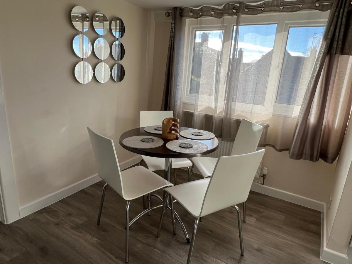Edge Of Glastonbury And Street Town Centre, 2Bd Apt With Parking Lejlighed Eksteriør billede